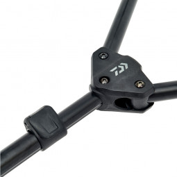 DAIWA BLACK WIDOW LOW LEVEL 3 ROD POD