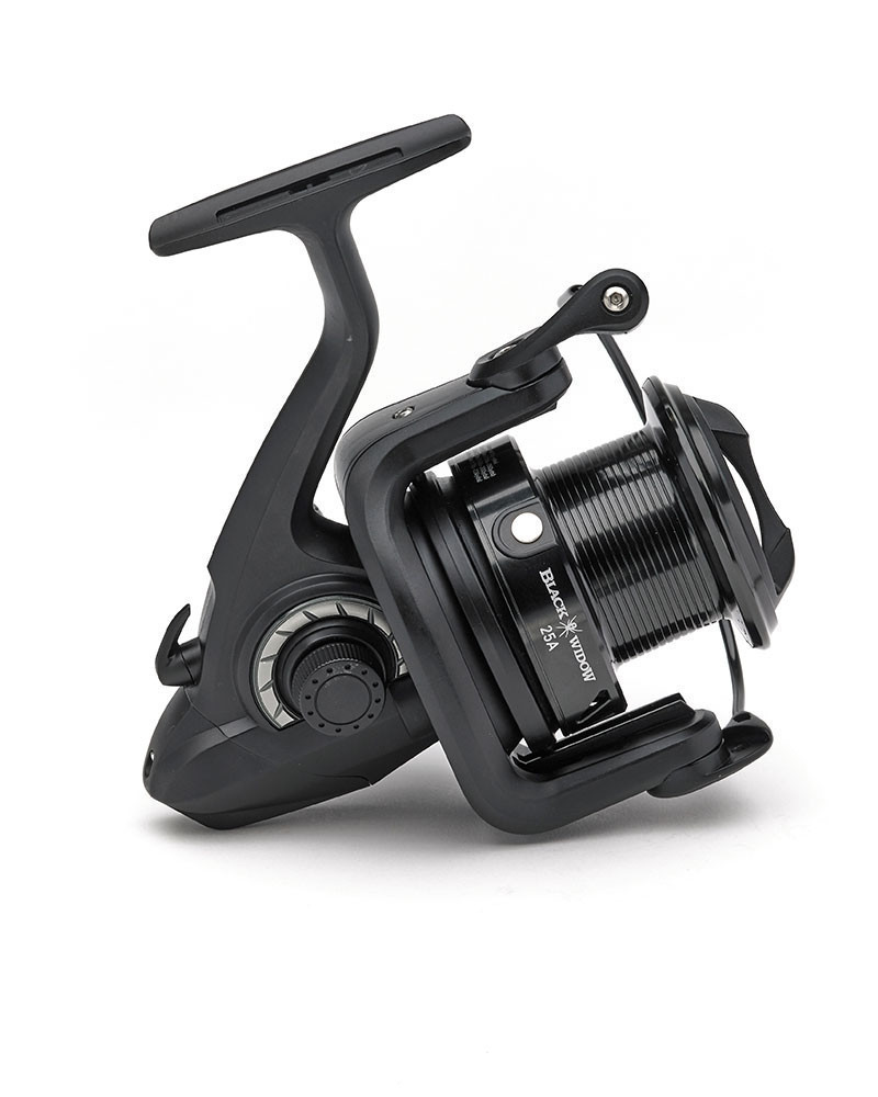 Naviják Daiwa Black Widow 25A