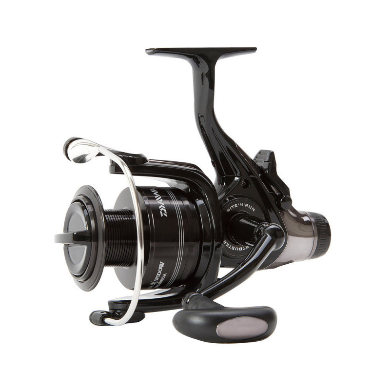 DAIWA Black Widow BR A naviják s baitrunnerem